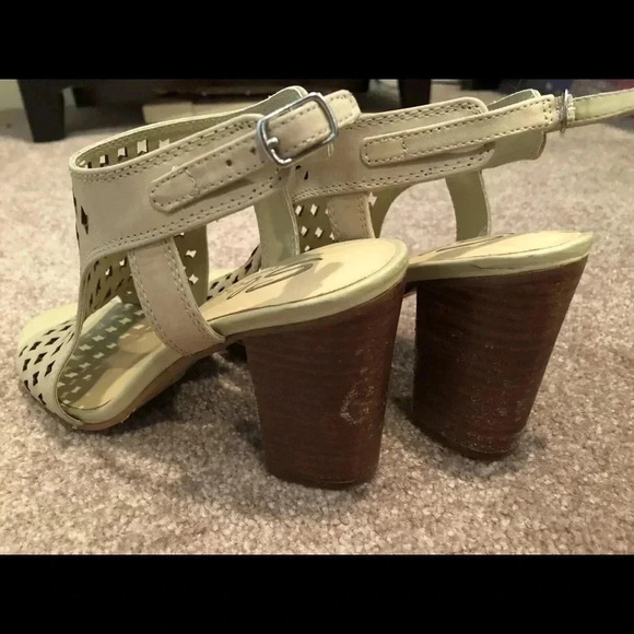 Sbicca lightening heels perforated 6.5 sandals - Picture 7 of 7